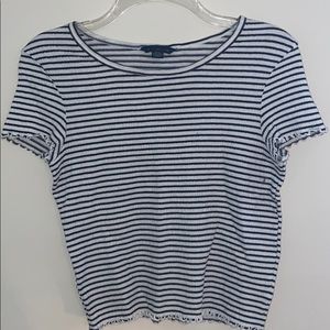 Semi cropped short sleeve